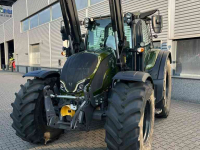 Tractor / Trekker Valtra N155 Tractor met voorlader
