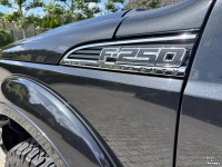 Pick-up Ford Lariat, Crew-Cab, Grijs kenteken.