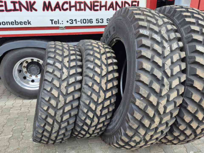 Wielen, Banden, Velgen & Afstandsringen Nokian 480/80R34 en 400/80R24 TRI2 straatbanden gazonbanden