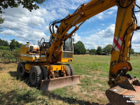 Bandenkraan / Graafmachine op wielen Liebherr A902