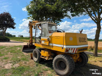 Bandenkraan / Graafmachine op wielen Liebherr A902