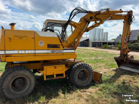 Bandenkraan / Graafmachine op wielen Liebherr A902