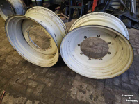 Wielen, Banden, Velgen & Afstandsringen  Velgen 13x30. New Holland klasse 4 vooras