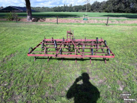 Cultivator  Triltand cultivator met verkruimelrol rol