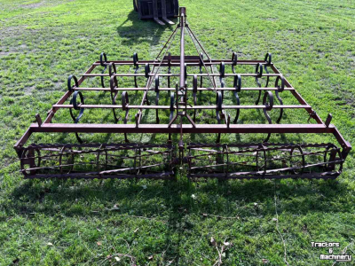 Cultivator  Triltand cultivator met verkruimelrol rol