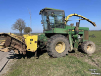 Veldhakselaar John Deere 5830