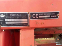 Kunstmeststrooier Rauch Kuhn MDS 921 op troley
