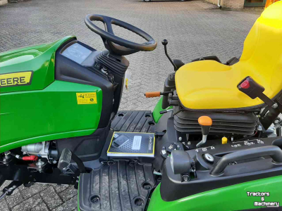 Compact tractor John Deere 1026R