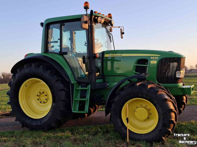 Tractor / Trekker John Deere 6830