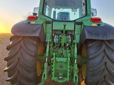 Tractor / Trekker John Deere 6830