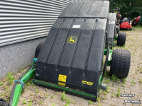 Veegmachine John Deere TC125