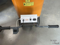 Zaagselstrooier voor boxen Flingk SE 250 instrooier 3e wiel en gr w