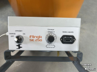 Zaagselstrooier voor boxen Flingk SE 250 instrooier 3e wiel en gr w