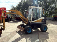 Mini-graver / Mini-graafmachine Komatsu PW 30 Bandenkraan