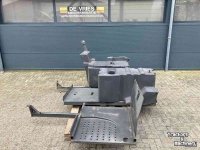 Diverse gebruikte onderdelen Claas Jaguar 494 brandstoftank compleet met onderbouw
