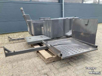 Diverse gebruikte onderdelen Claas Jaguar 494 brandstoftank compleet met onderbouw