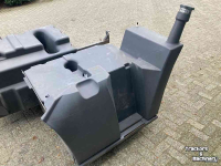 Diverse gebruikte onderdelen Claas Jaguar 494 brandstoftank compleet met onderbouw