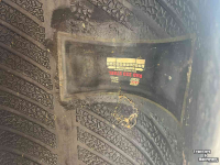 Wielen, Banden, Velgen & Afstandsringen BKT 270/95R36 eenling gebruikt