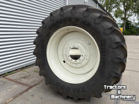 Wielen, Banden, Velgen & Afstandsringen Trelleborg Set Trelleborg TM-800 banden 650/65R42 op vaste velg