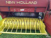 Persen / Balenpers / Pakkenpers New Holland Hayliner 377