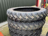 Wielen, Banden, Velgen & Afstandsringen Alliance 4 stuks 340/85R48 waarvan 2 stuks compleet op dichte velg