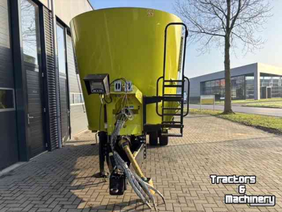 Voermengwagen Vertikaal Storti Dunker T2S240