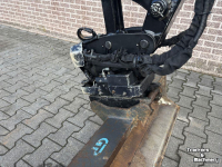 Mini-graver / Mini-graafmachine Takeuchi TB325R + Compact Tilt tiltrotator