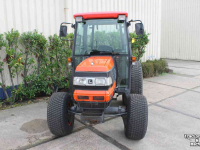 Compact tractor Kubota L3300 tuinbouwtrekker smalspoortrekker tractor met cabine en gazonbanden