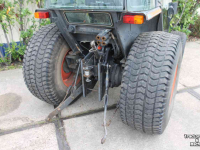 Compact tractor Kubota L3300 tuinbouwtrekker smalspoortrekker tractor met cabine en gazonbanden