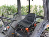 Compact tractor Kubota L3300 tuinbouwtrekker smalspoortrekker tractor met cabine en gazonbanden