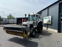 Tractor / Trekker Ford 6610 met rolbezem
