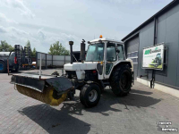 Tractor / Trekker Ford 6610 met rolbezem