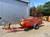 Persen / Balenpers / Pakkenpers Deutz-Fahr HD560