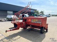 Persen / Balenpers / Pakkenpers Deutz-Fahr HD560