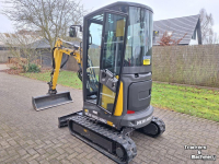 Mini-graver / Mini-graafmachine New Holland E19D