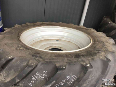 Wielen, Banden, Velgen & Afstandsringen Michelin 650/65r42 met 10 gats velg 335mm hart