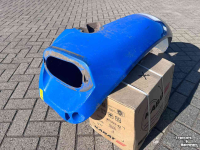 Diverse gebruikte onderdelen New Holland T4.75S Rechter spatbord 48078950