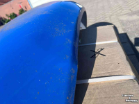 Diverse gebruikte onderdelen New Holland T4.75S Rechter spatbord 48078950