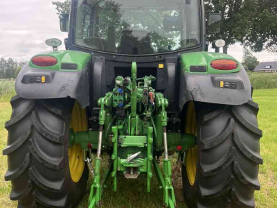 Tractor / Trekker John Deere 6105R