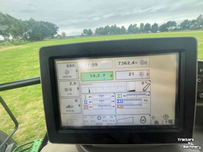 Tractor / Trekker John Deere 6105R