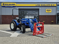 Smalspoor tractor New Holland Boomer 55 HST met voorlader en Kemp balenprikker