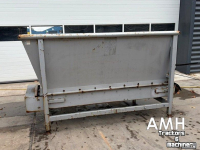 Transportband  2730X650 Bunker met uitvoerband+kantelaar, Feed hopper with discharge conveyor including bin tipper, Dosierbunker mit Austragsband inklusive Kistenkipper