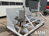 Transportband  2730X650 Bunker met uitvoerband+kantelaar, Feed hopper with discharge conveyor including bin tipper, Dosierbunker mit Austragsband inklusive Kistenkipper