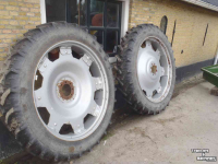 Wielen, Banden, Velgen & Afstandsringen Kleber 12.4x46