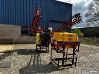 Gedragen Veldspuit Hardi LZY800 Gedragen Veldspuit met fronttank