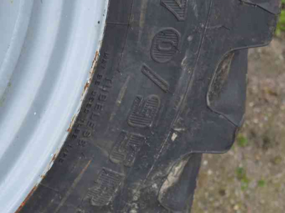 Wielen, Banden, Velgen & Afstandsringen Firestone 270/95r32