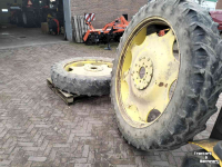 Wielen, Banden, Velgen & Afstandsringen  300/95R46 steek 140/205/8