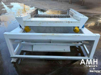 Sorteermachine Eqraft TZ1250  Tril voorsorteerder afstaarter, Vibrating pre-grader with topper, Vibrations-Vorsortierer mit Entstieler