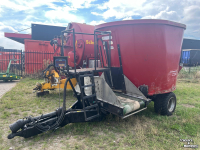 Voermengwagen  Devos voermengwagen met losband