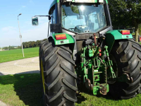Tractor / Trekker John Deere 6100-2wd met fronthef +pto